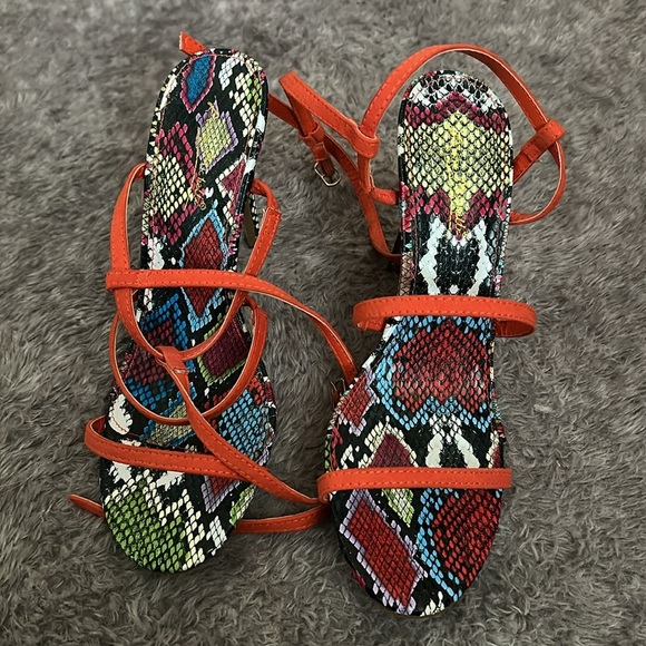 Anne Michelle Multi Color snake Print like orange strappy heel Size 8 - Picture 6 of 6